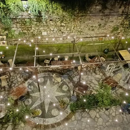 La Terrazza Di Alta - Relax Nel Borgo Ligure アパート アメーリア